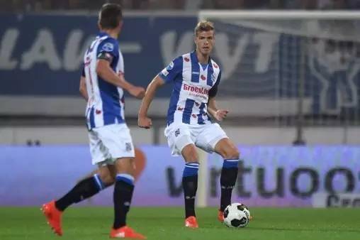 作战的中卫 作战的中卫