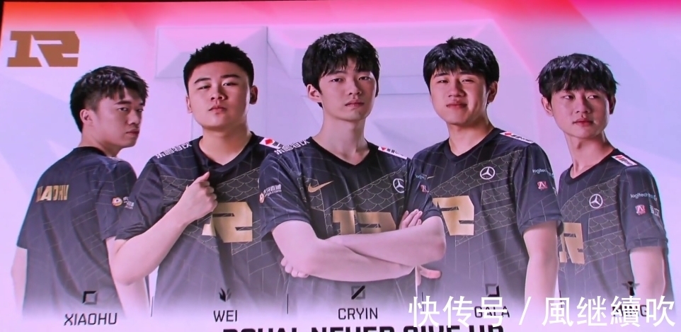 己应该扮演 己应该扮演